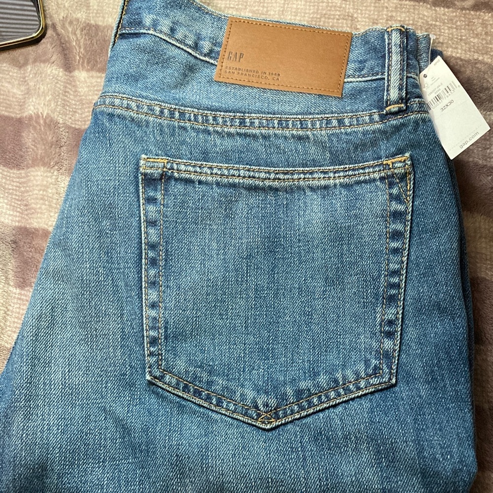 GAP Men's Light Blue Relaxed Denim Jeans with Leather Patch